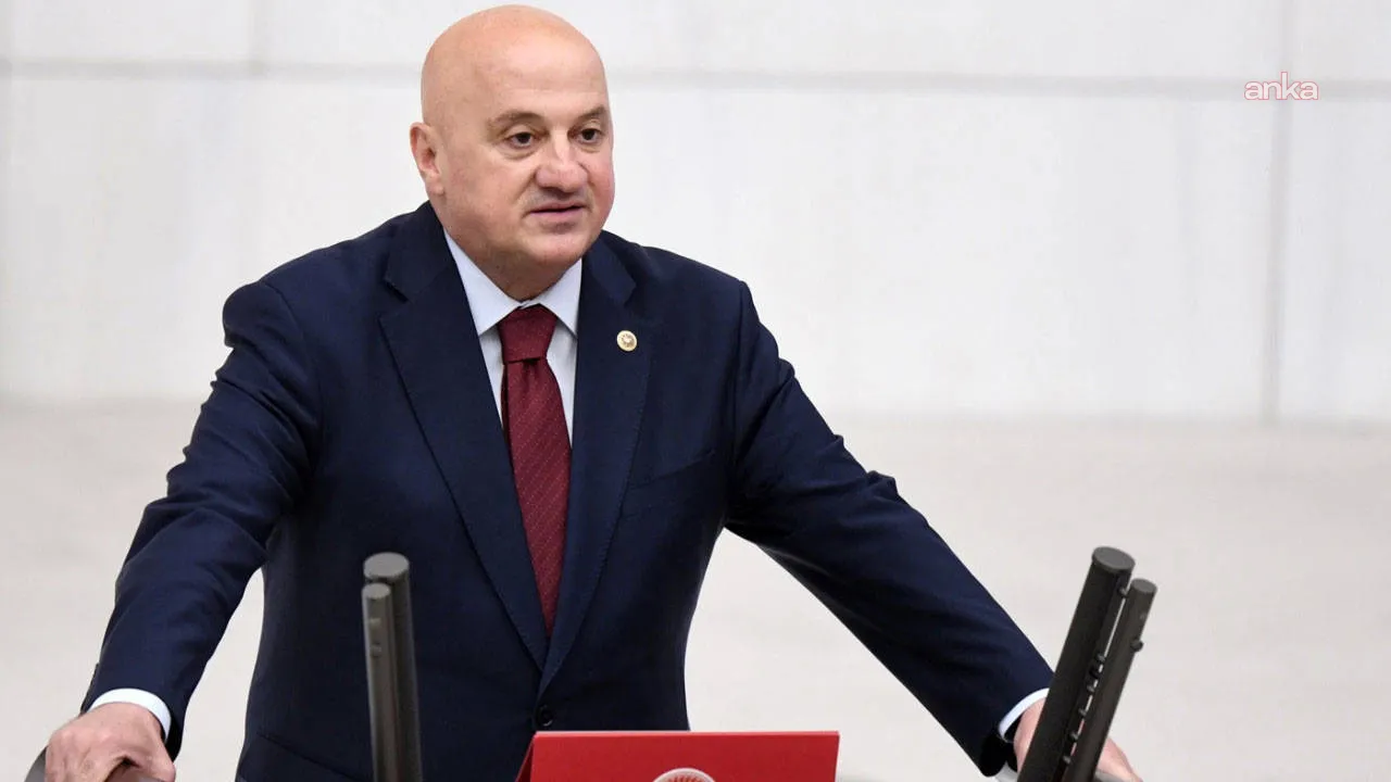 CHP’li Bayraktutan, Cumhurbaşkanı Yardımcısı Yılmaz’a TRT yayınında “Yurtta sulh, cihanda sulh” pankartının gösterilmediği iddiasını sordu